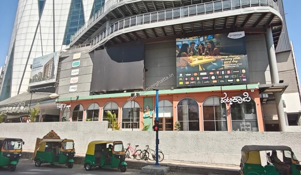 Outdoor plaza area at Nexus Mall featuring Hatti Kaapi and dining spots